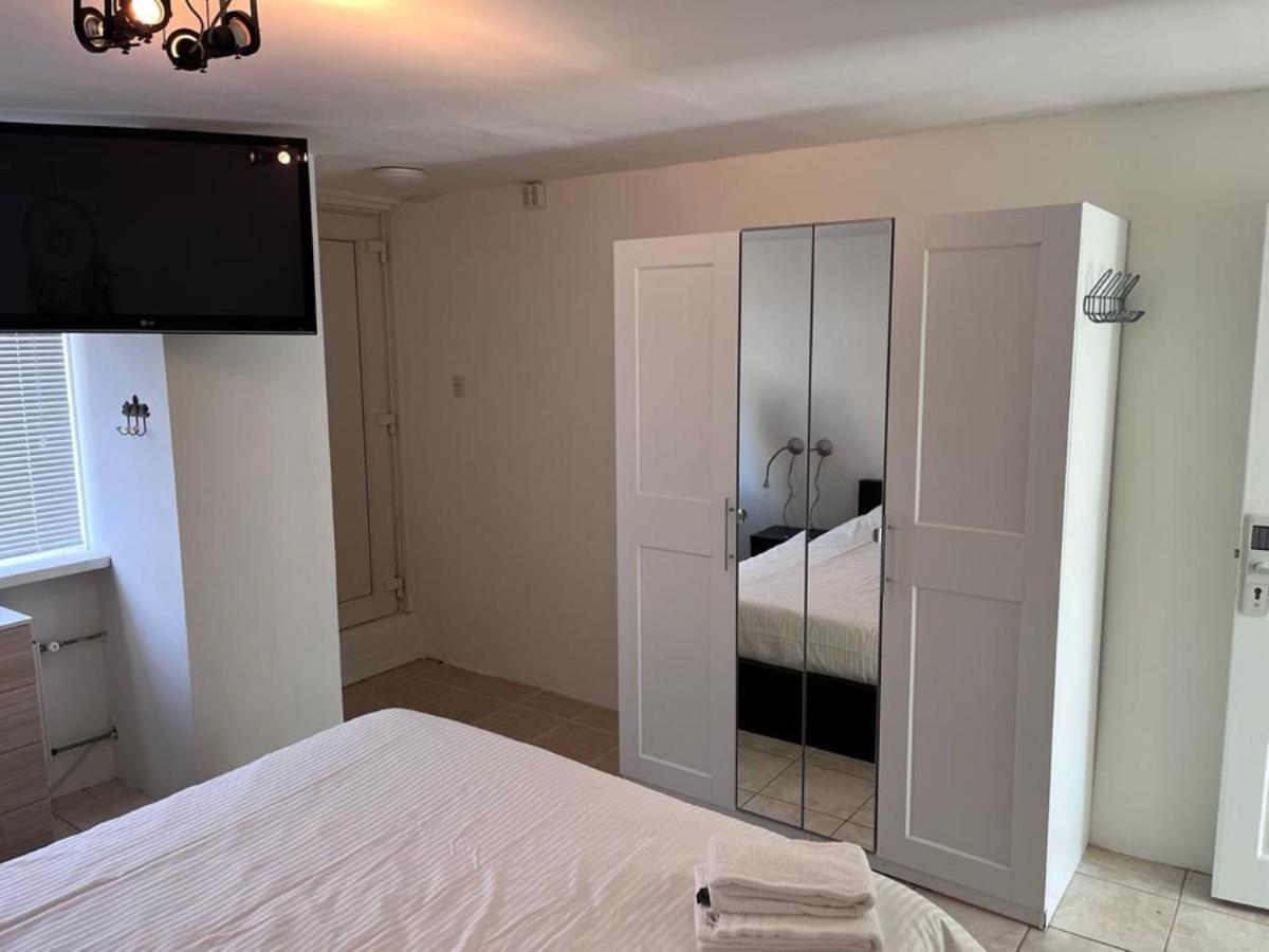 Comfortabele Woning Met Omheinde Tuin Aan Water Voor 12 P 奥斯特堡 外观 照片